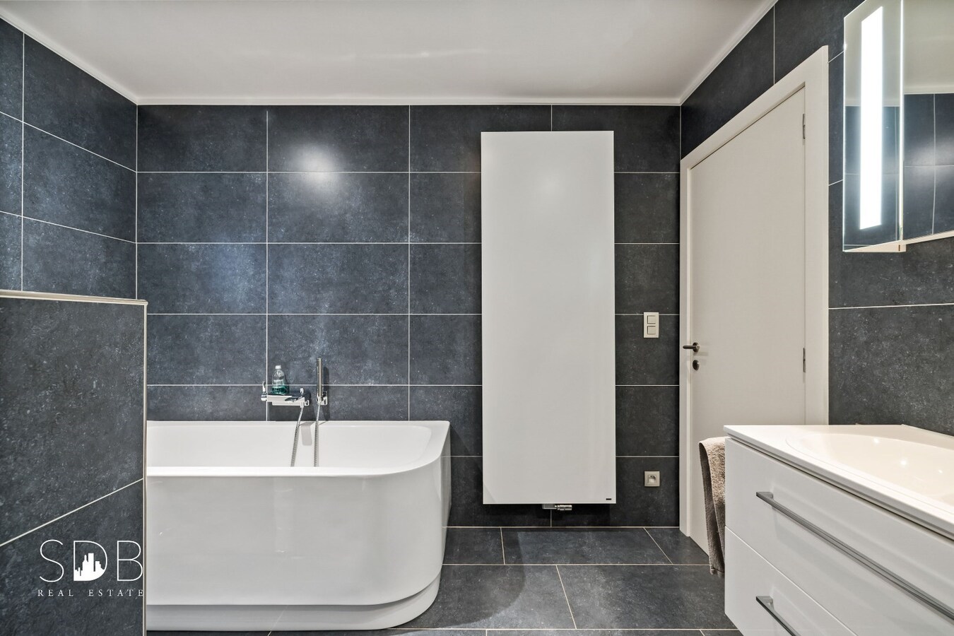 Hedendaagse woning inclusief paardenaccommodatie en graslanden op 4,22ha 