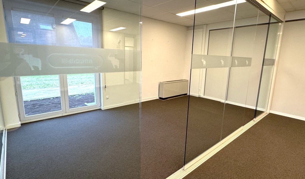 Kantoren te huur op zichtlocatie langs Kortrijksesteenweg in Sint-Martens-Latem