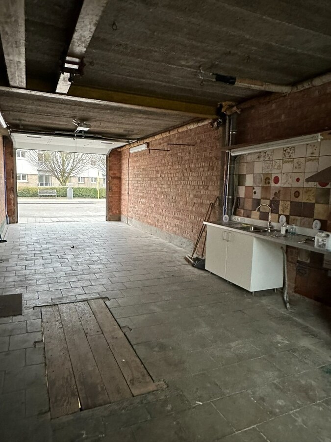 Gelijkvloersppartement met 3 slpk, dubbele garage, tuin en ruime kelder (120 m²) 