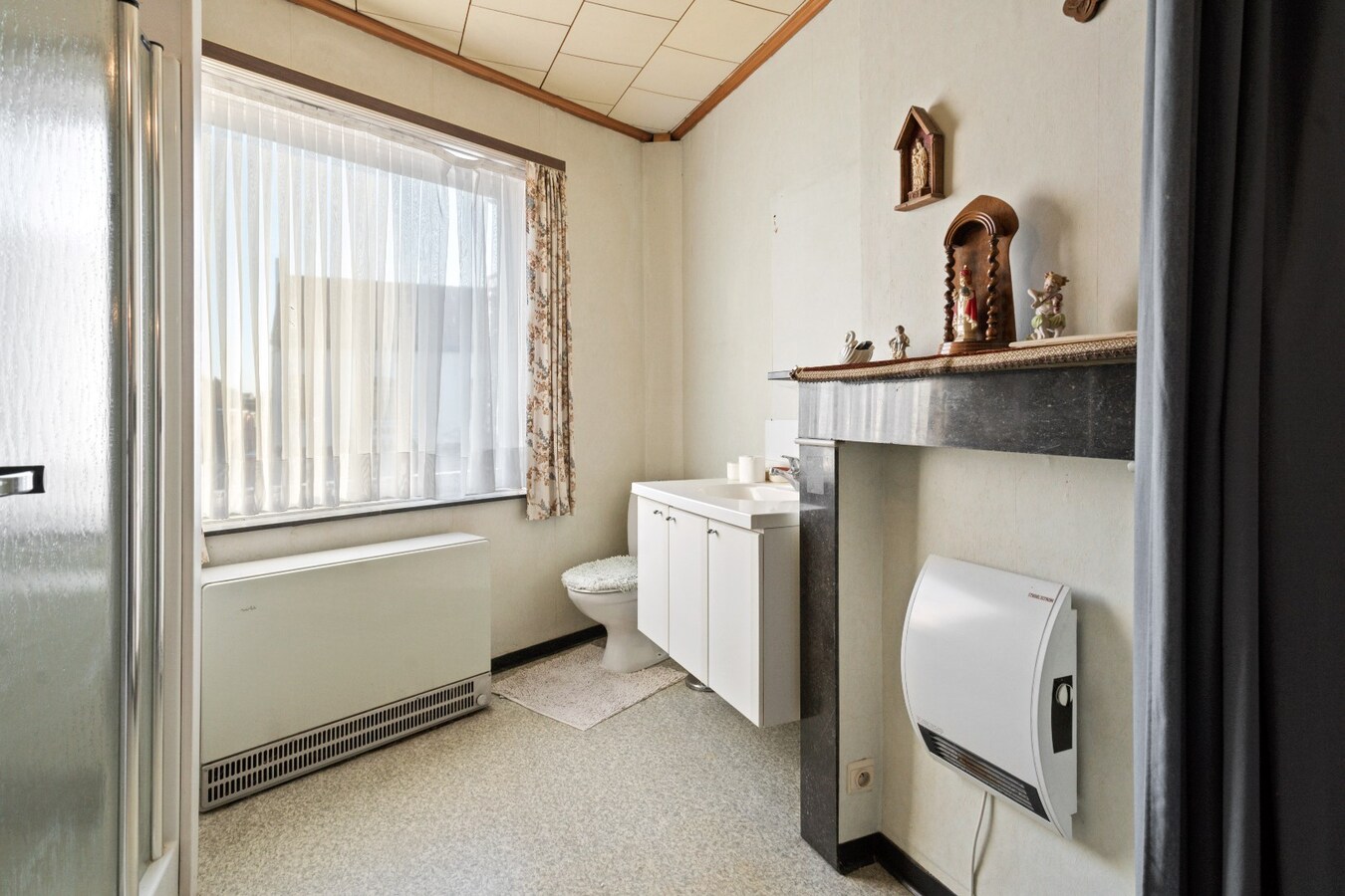 Ruim, voormalig handelshuis in het Centrum van Dadizele 