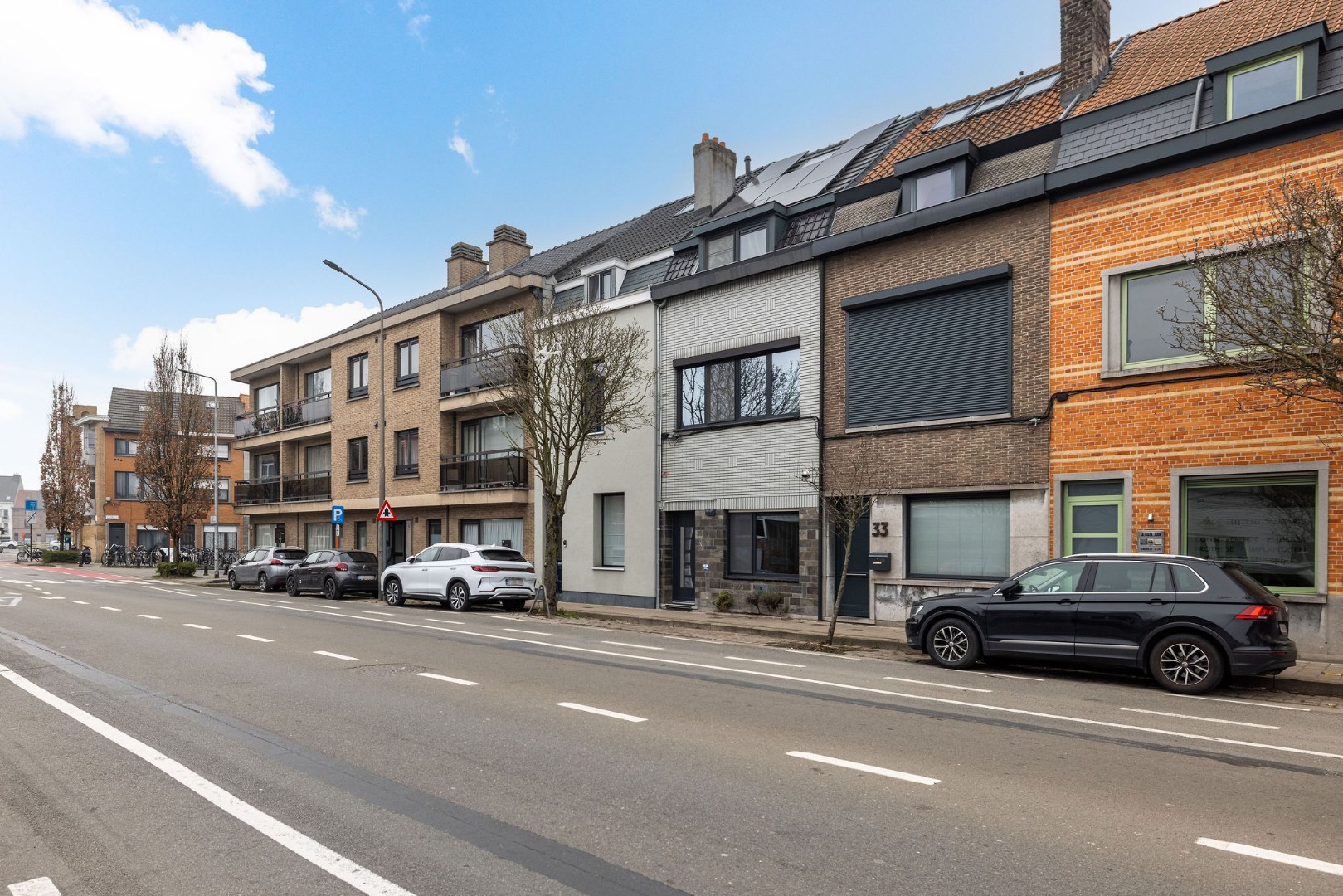 Hoogwaardig gerenoveerde stadswoning met 4 slaapkamers en zuidgericht dakterras 