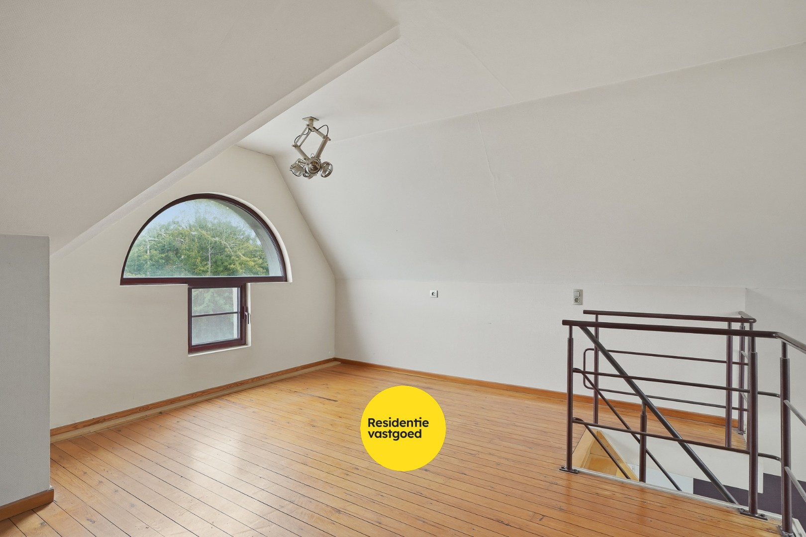 Lichtrijke woning met renovatiepotentieel te Assebroek 