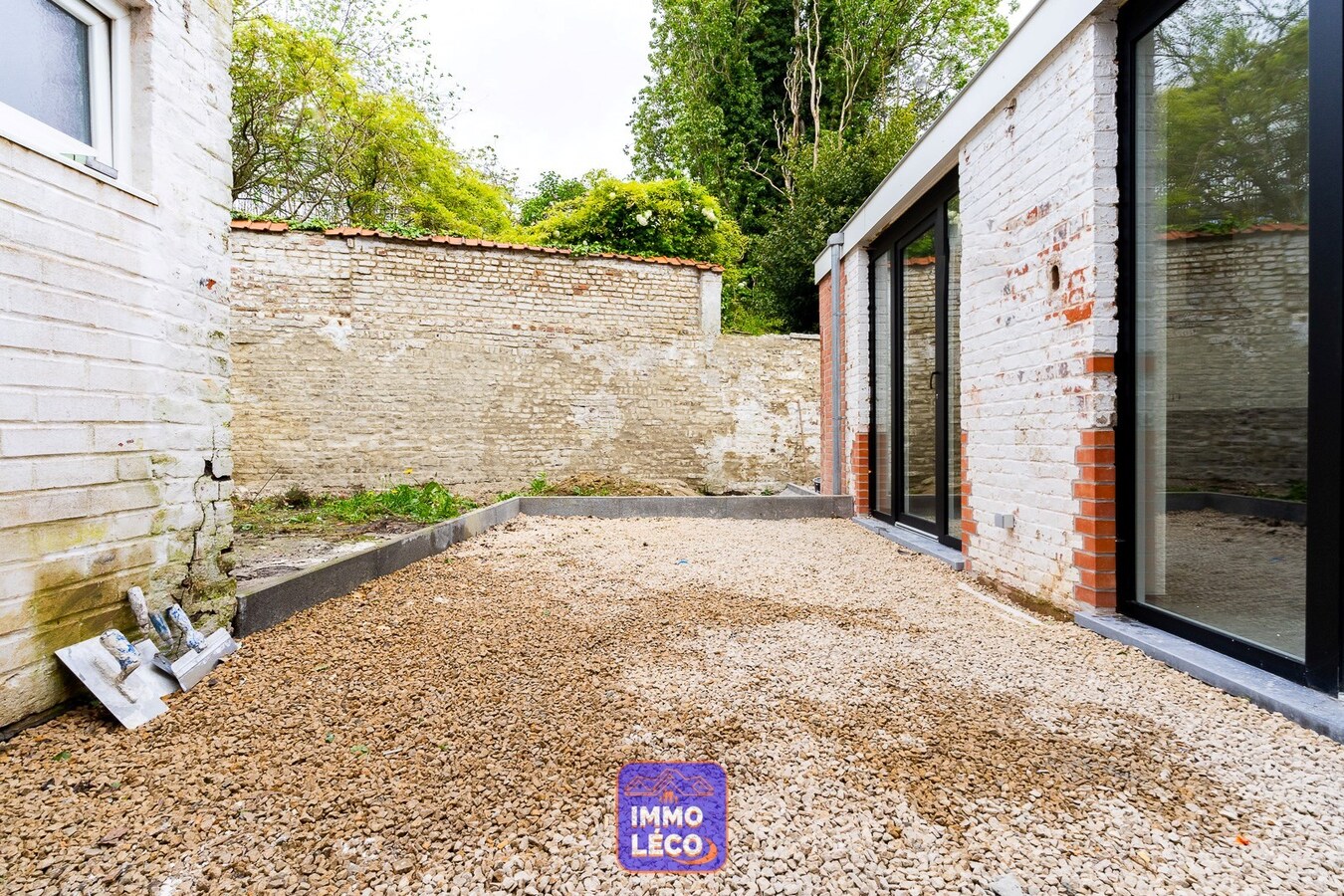 Lumineuse maison rénovée avec jardin et garage, à deux pas du centre-ville ! 