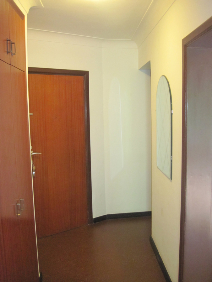 Lichtrijk, ruim 2-slp-appartement aan St-Anna-plein. 