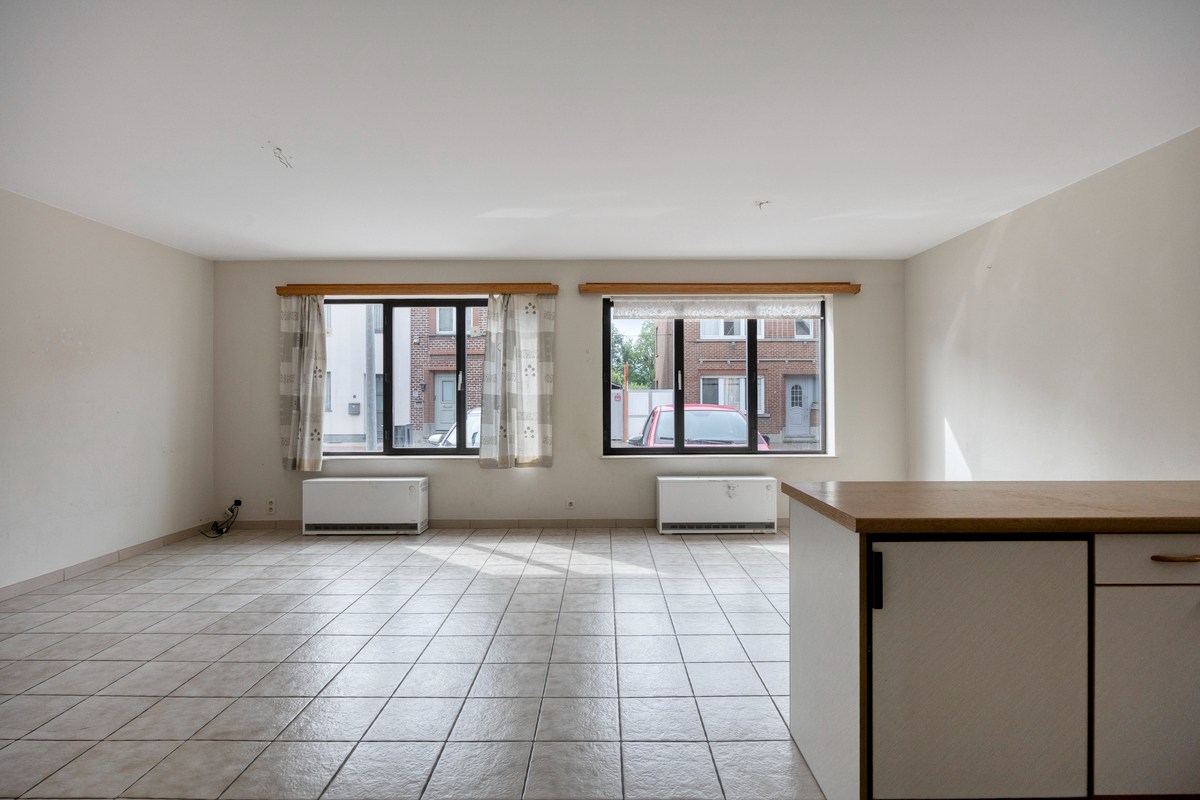 Opbrengsteigendom met 3 appartementen en 7 garages 