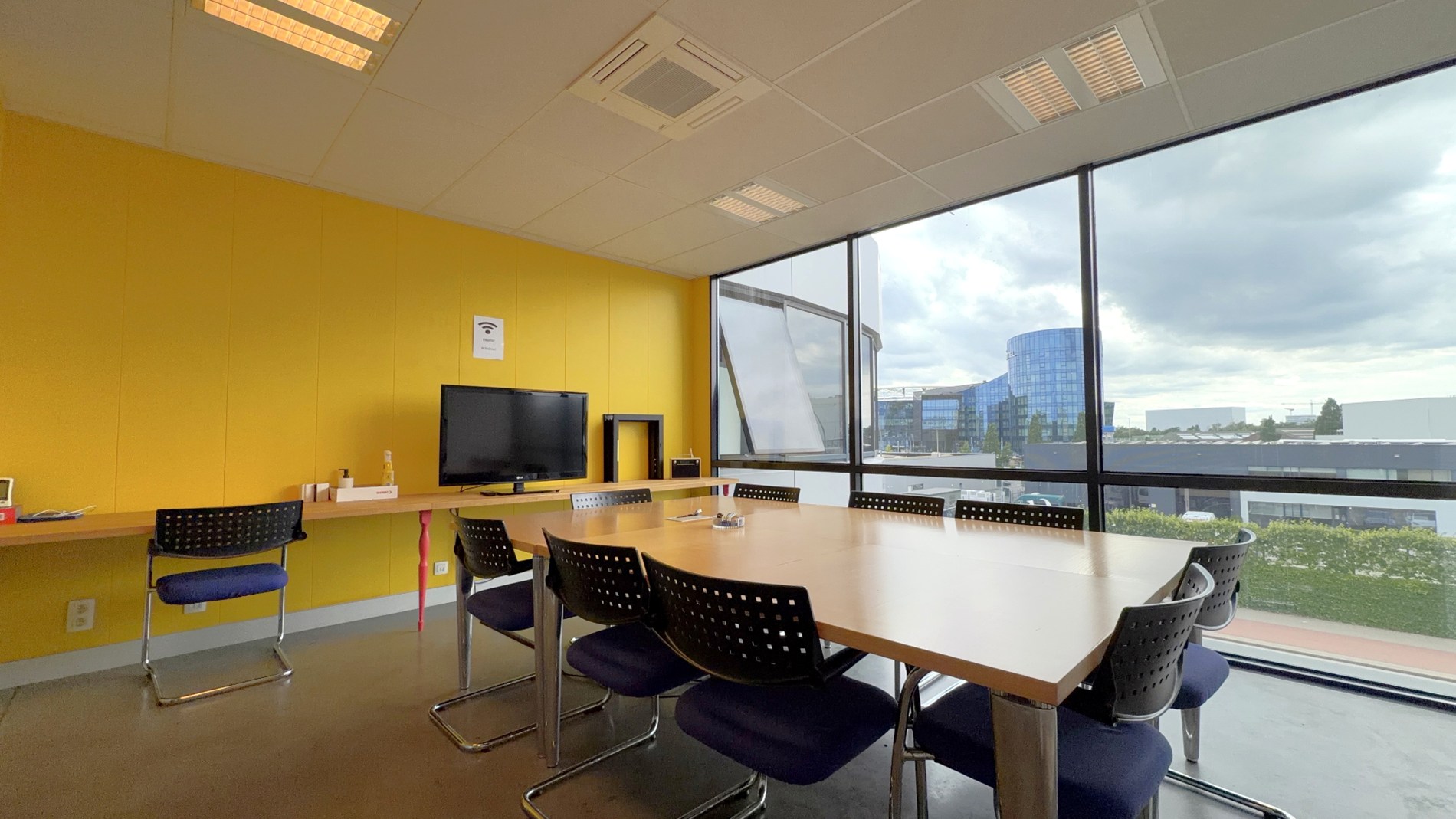 Kantoor te huur op toplocatie aan klaverblad E40xE17 in Gent
