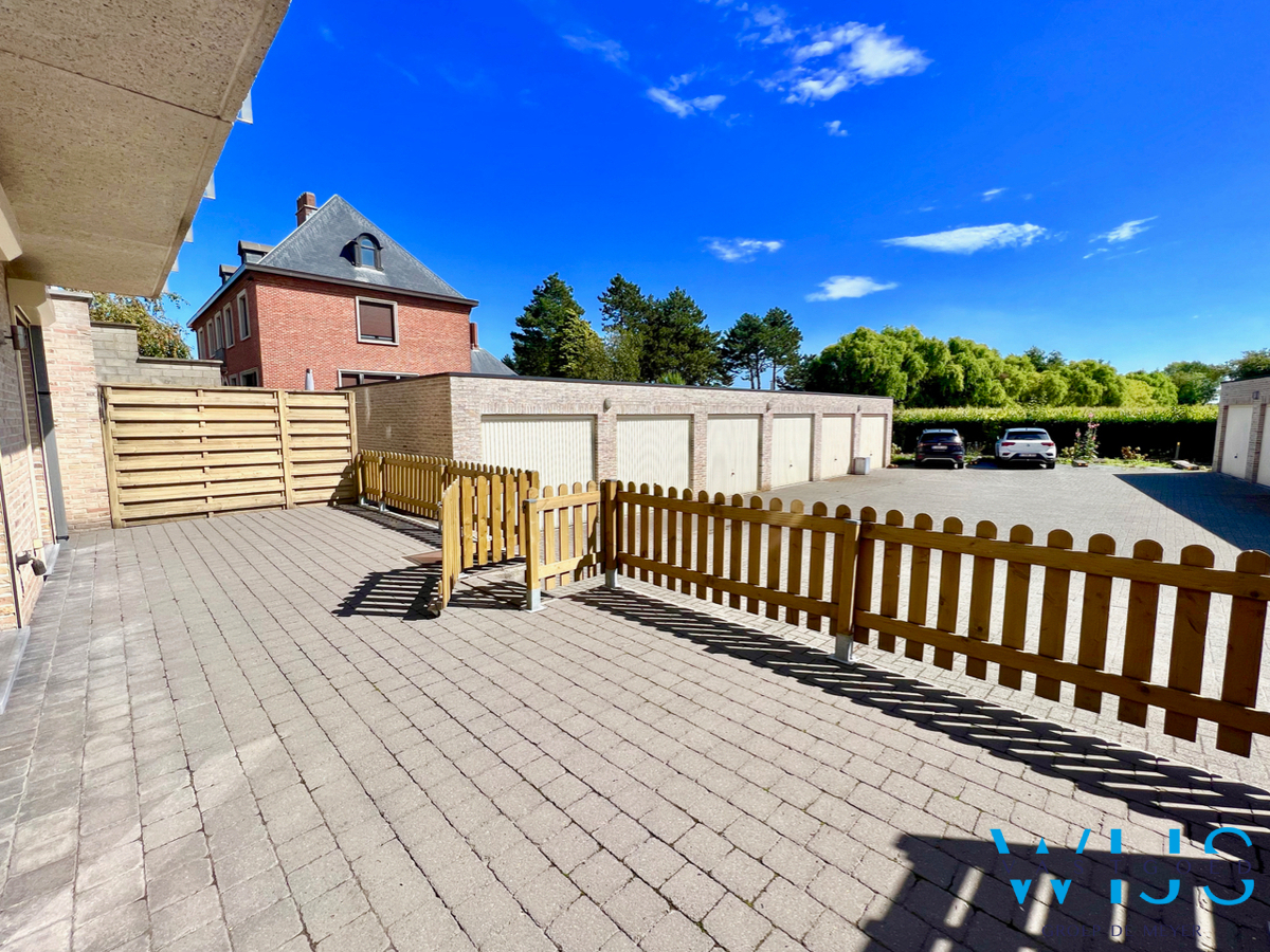 Gelijkvloersapp. met 3 slaapkamers &amp; garage in hartje Assenede ! 