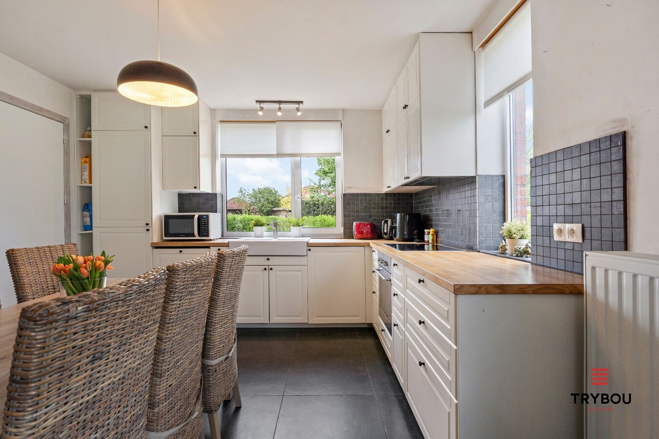 Uitstekend gelegen, halfopen bebouwing met 4 slaapkamers te Ruislede 