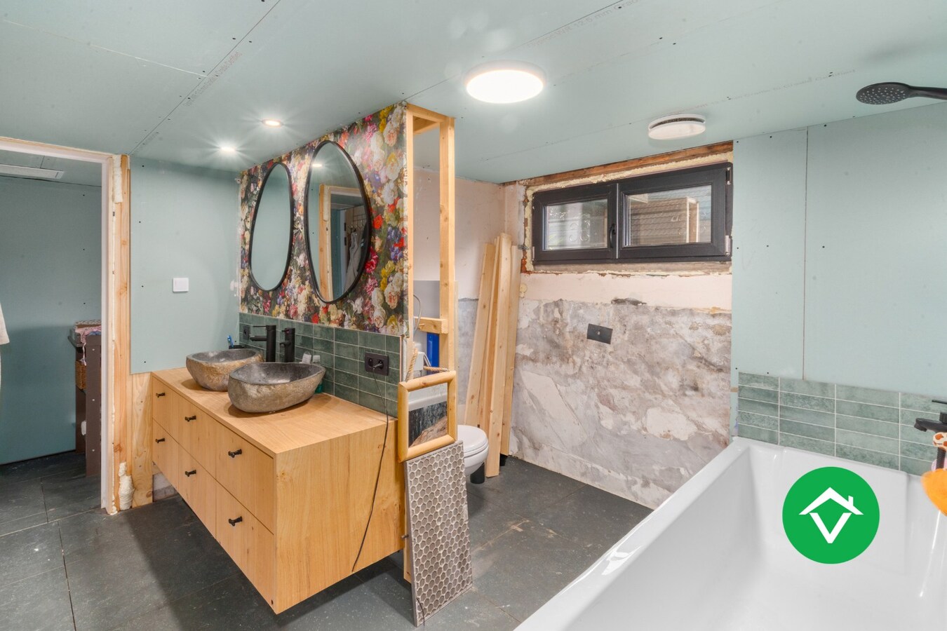 Gerenoveerde statige woning – 5 slaapkamers - EPC B te Torhout (Wijnendale) 