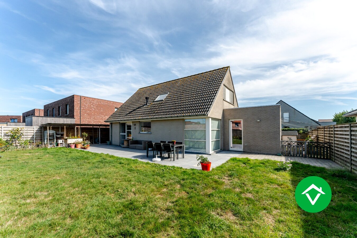 Hedendaagse gezinswoning met 5 slaapkamers en carport in Koekelare (De Mokker) 