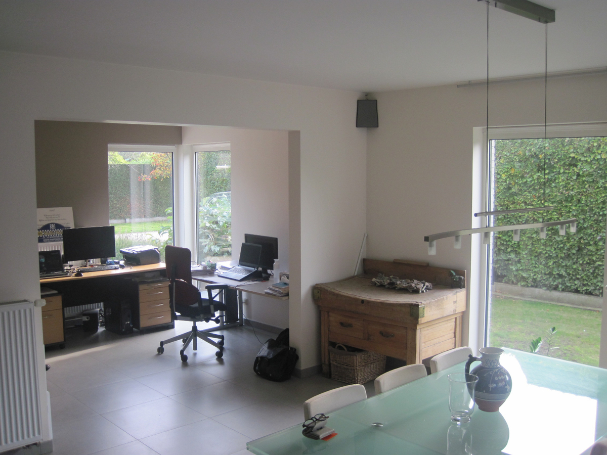 Recente, eigentijdse villa in doodlopende verkaveling ! 