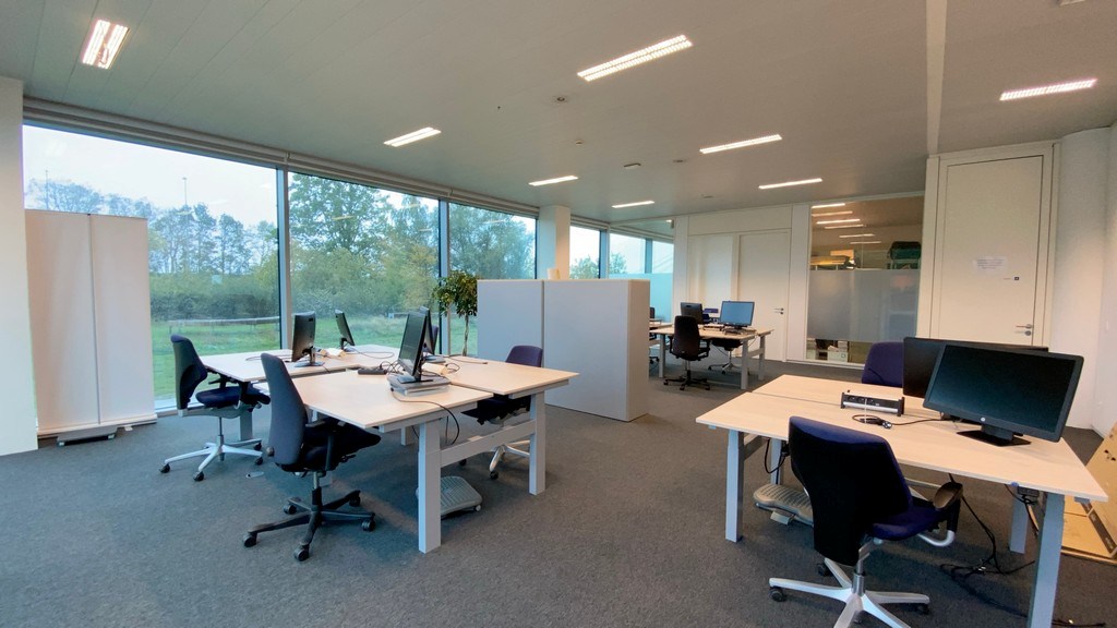 Instapklaar kantoorgelijkvloers te huur in Blue Towers in Gent
