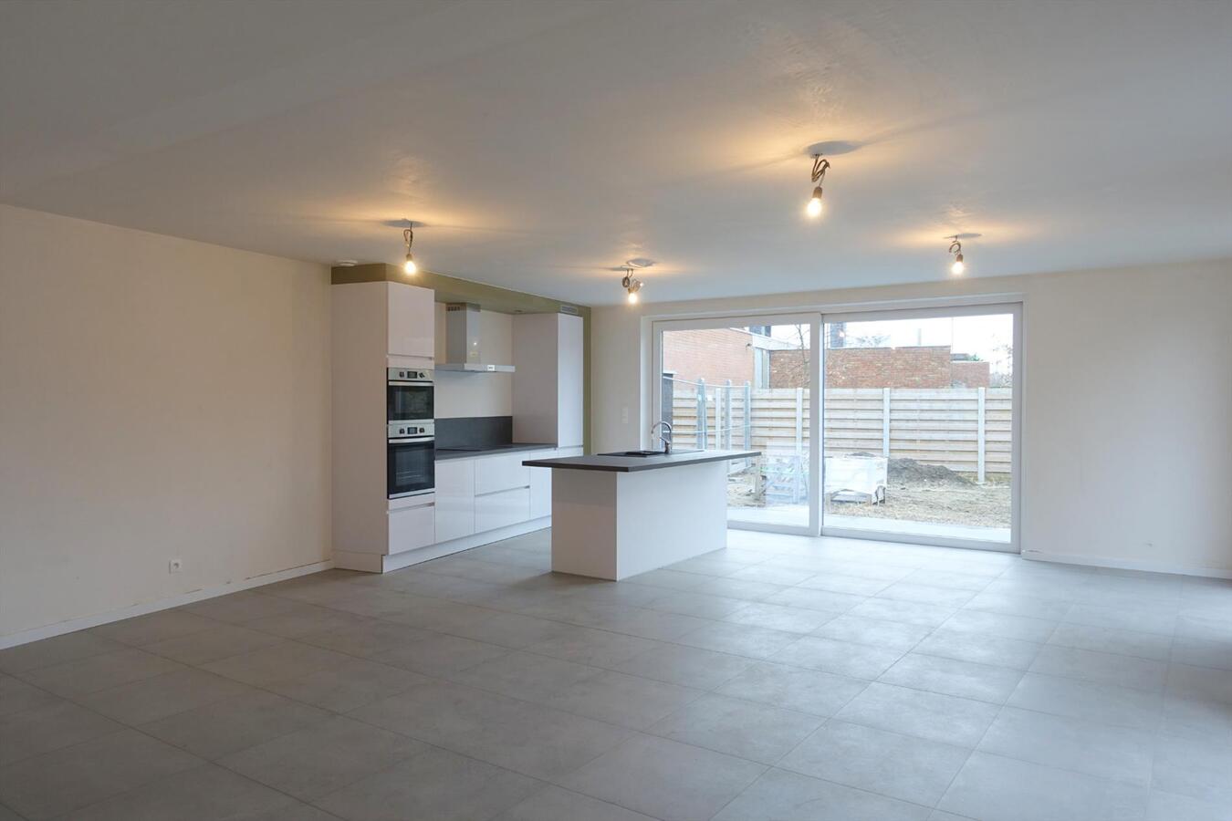 Nieuwbouwwoning met garage 