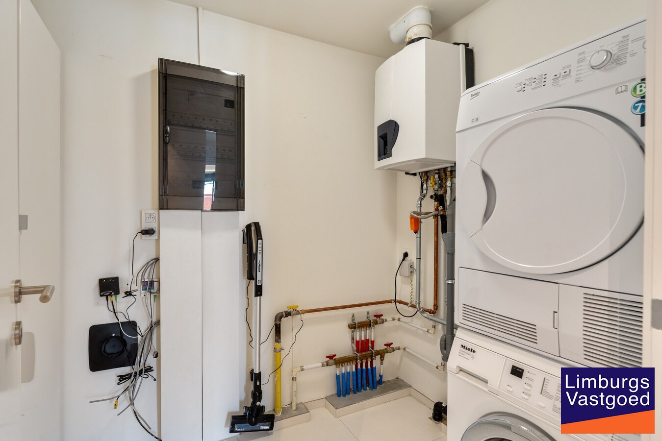 Exclusief penthouse met ruim terras, 2 slpk, dubbele autostaanplaats, centrum Genk 