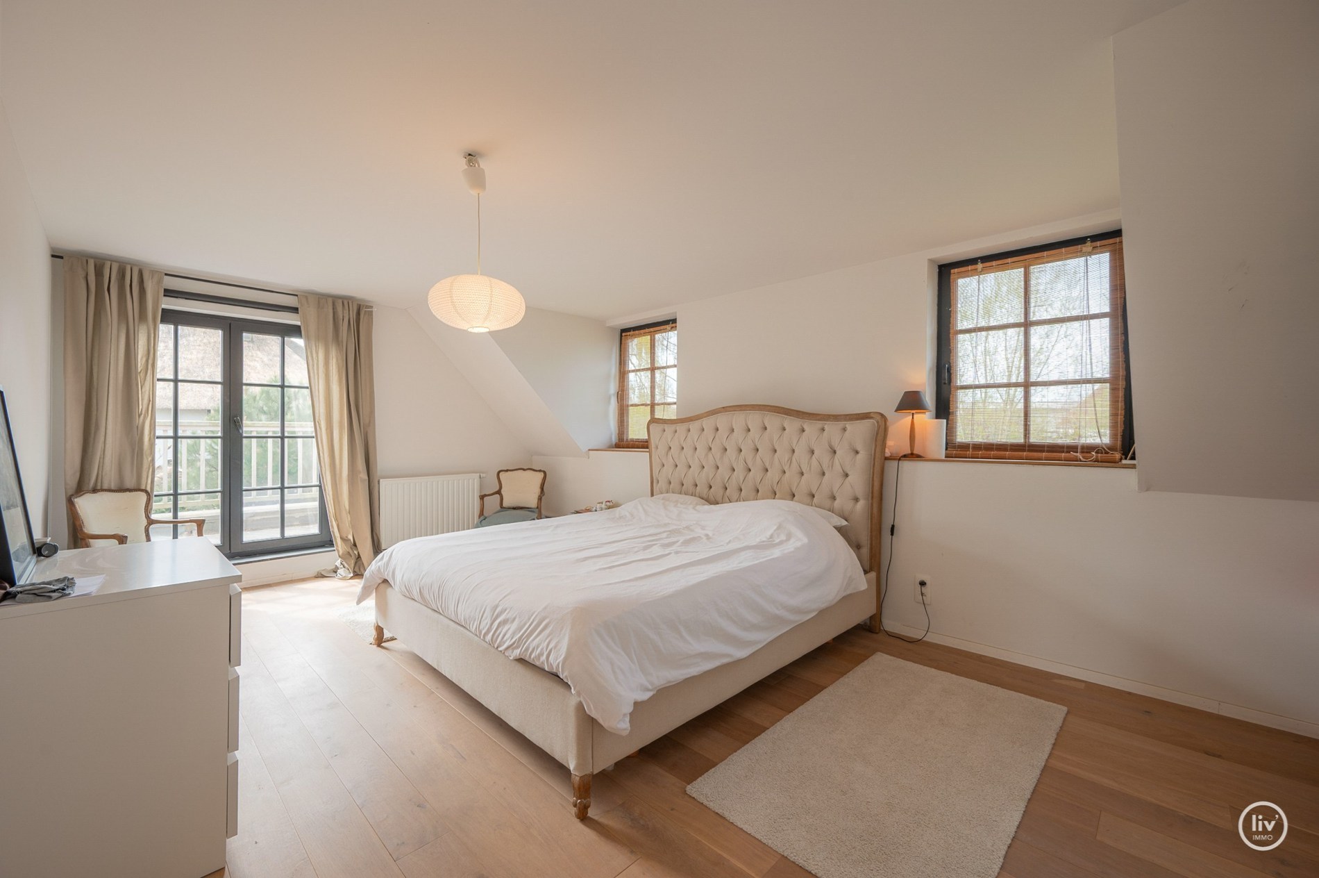 Prachtige vrijstaande villa rustig gelegen te Monikkendreef op een mooi perceel van 1000m2. 