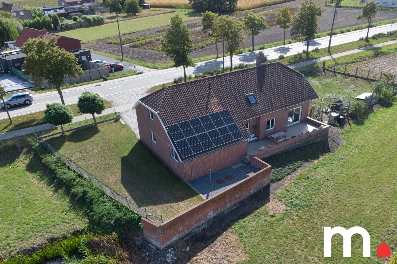 Unieke villa omringd tussen de velden en prachtige verzichten ! 