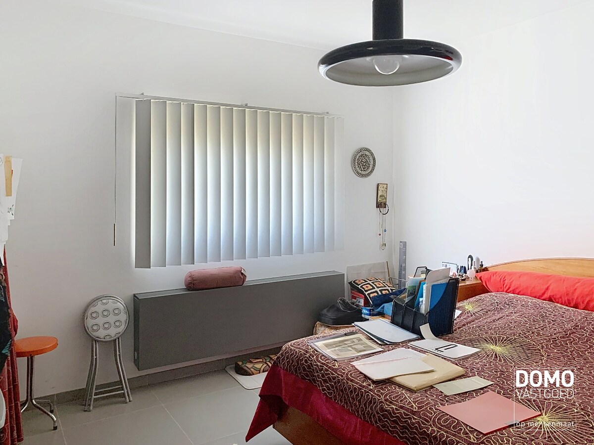 COMMERCIEEL PAND MET RUIM APPARTEMENT OP ZICHTBARE LOCATIE IN HERK-DE-STAD 