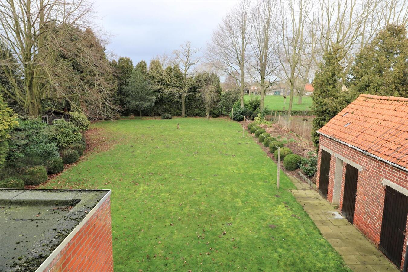 Rustige gelegen open bebouwing met bouwgrond op 2909 m² te Koekelare 