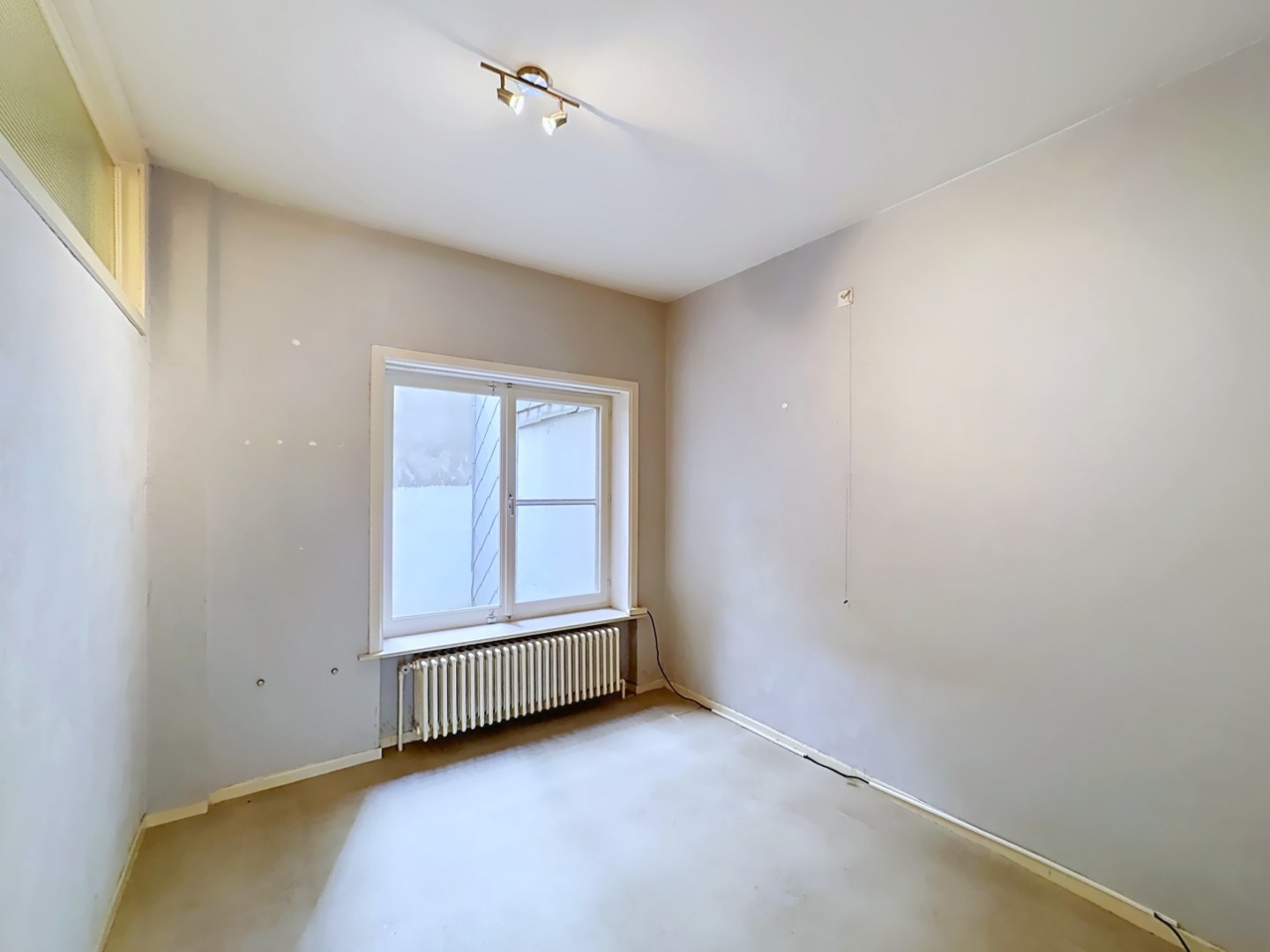 Prima gelegen appartement met volwaardige slaapkamer en slaaphoek 