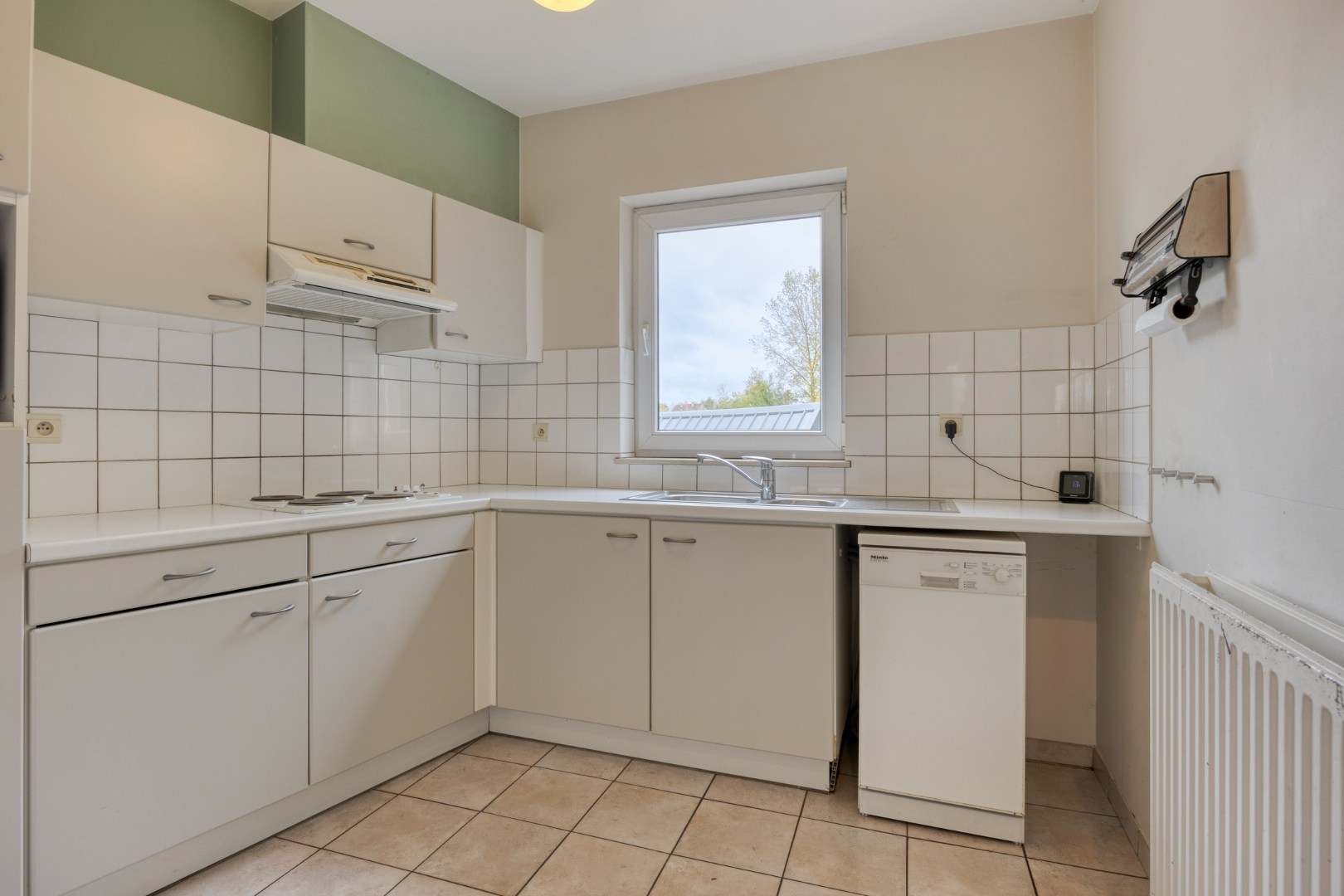 Appartement met 3 slaapkamers, autostaanplaats en terras in het centrum van Lubbeek – EPC 220 kWh/m² - bewoonbare opp. 182 m² 