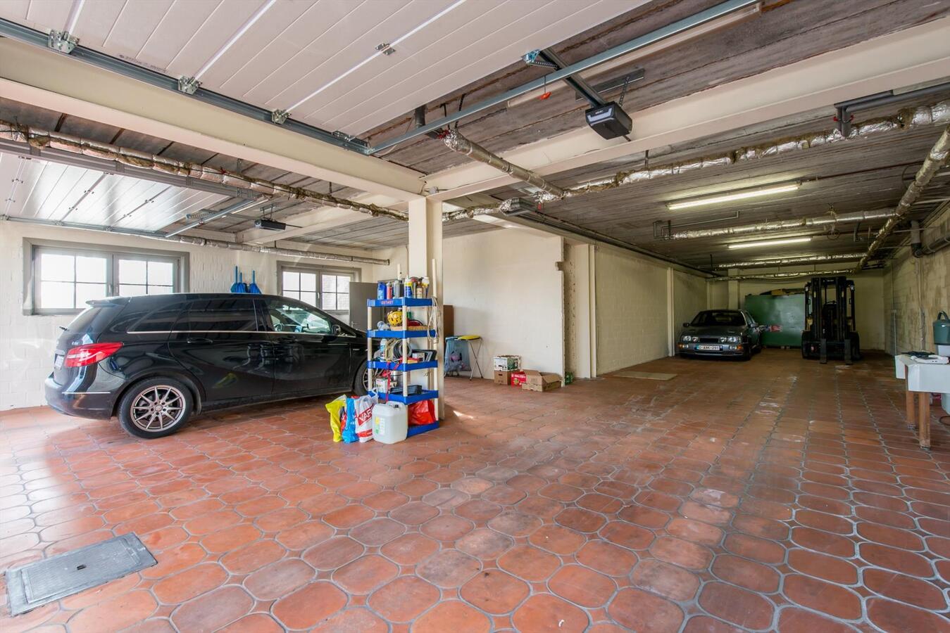 Uitstekend gelegen villa met prachtige vergezichten op 1ha28a21ca 