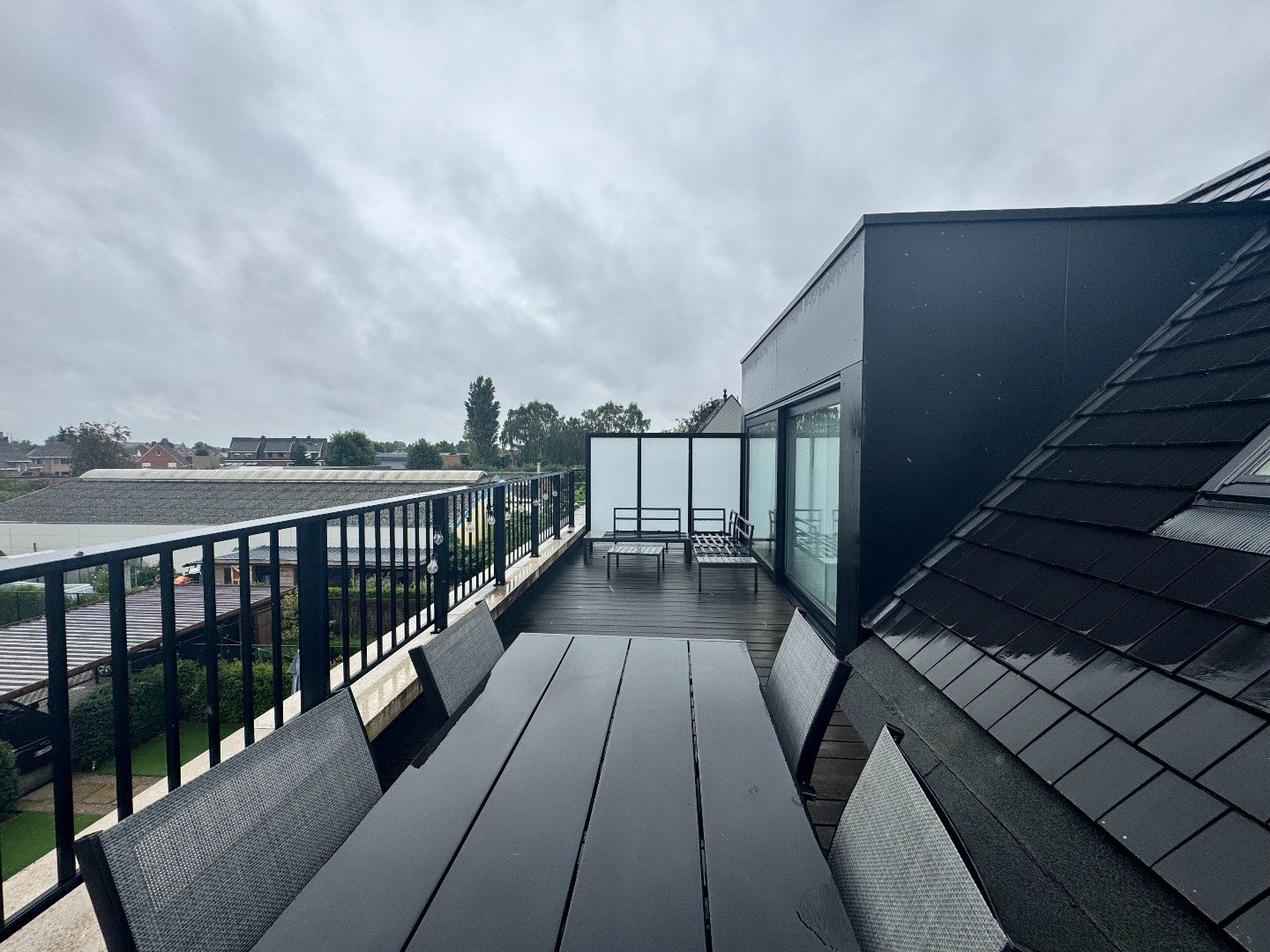 Recent appartement op de 2de verdieping met 2 terrassen en een autostaanplaats 