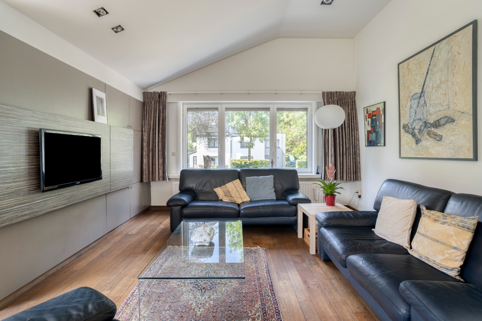 Ruime split-level gezinswoning op een prachtig perceel van 1.238 m² in de gegeerde wijk Elshout te Schoten 