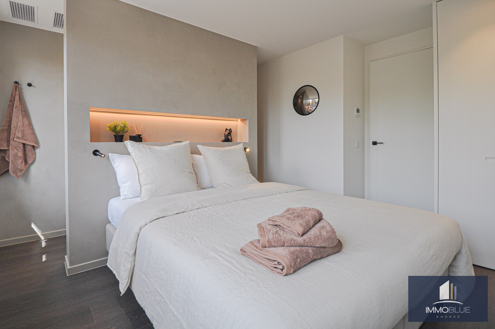 Villa entièrement rénovée située au calme en bordure de la Zoute. 