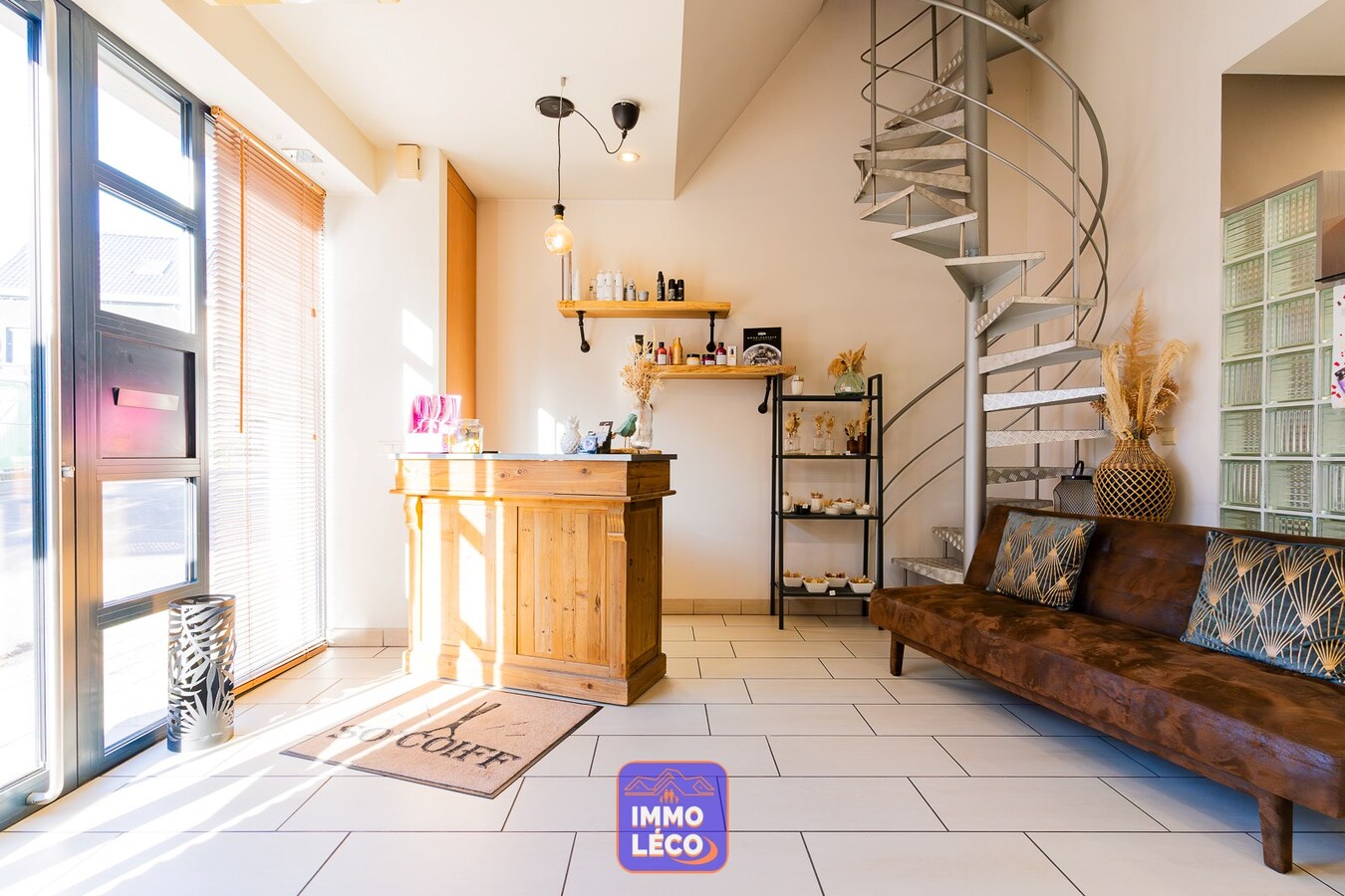 Commerce en plein cœur du village de Dottignies ! Idéal investisseurs !! 