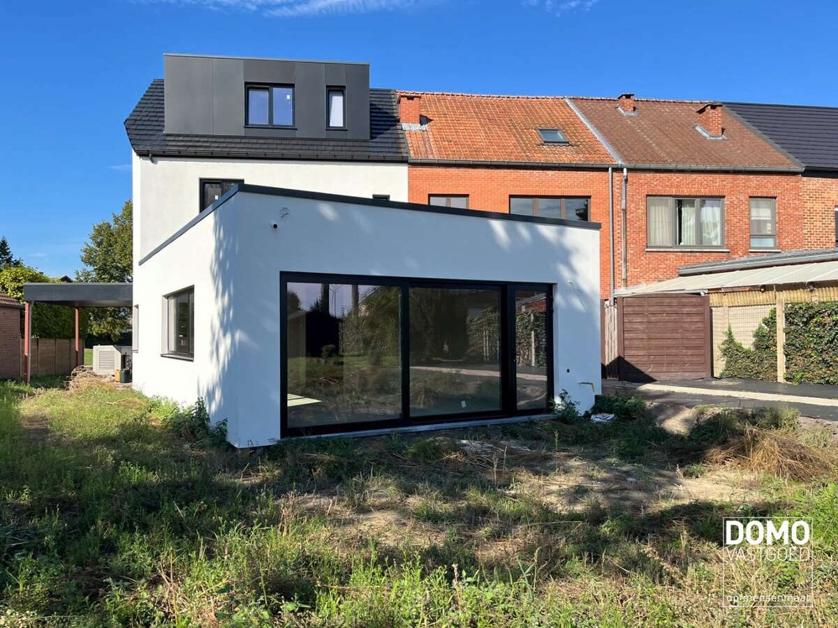 GELIJKVLOERS NIEUWBOUWAPPARTEMENT MET TUIN IN HASSELT 