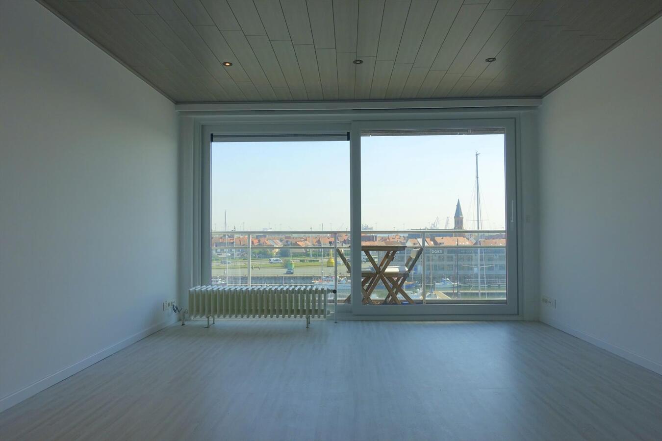 Vernieuwd appartement met zicht op jachthaven 