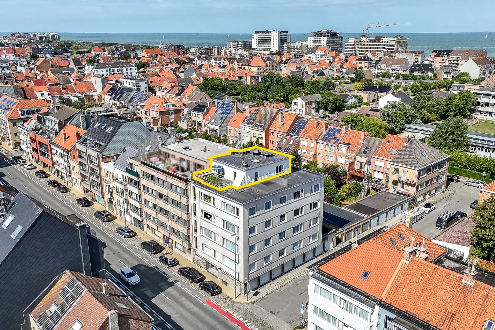 Appartement met ruim dakterras en prachtig zicht te Oostende