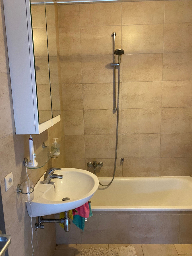 Eigentijds appartement met  autostaanplaats. Geen vaste kosten. 