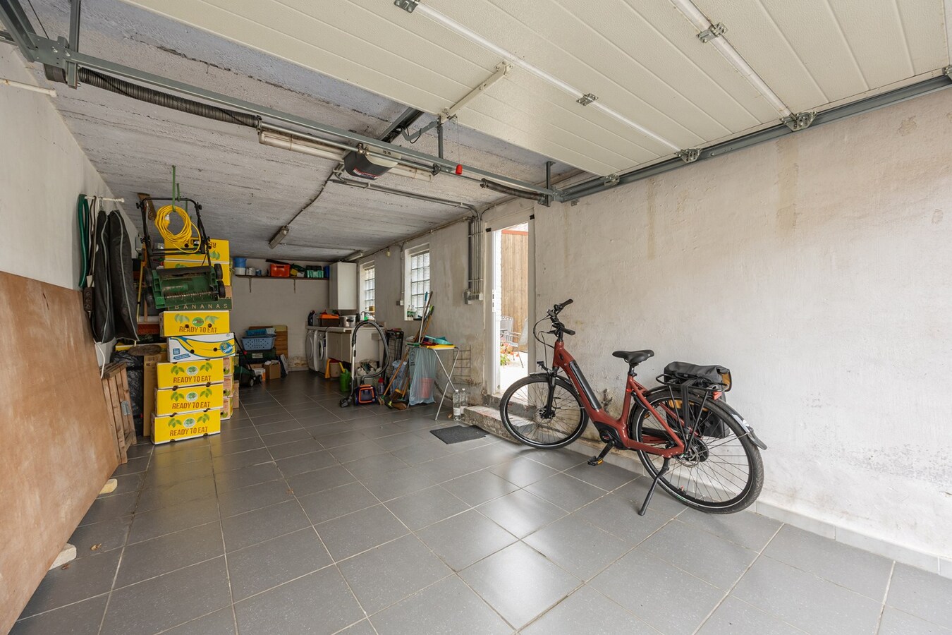 HOB met 3 slpk, garage en tuin nabij Schoten centrum! 