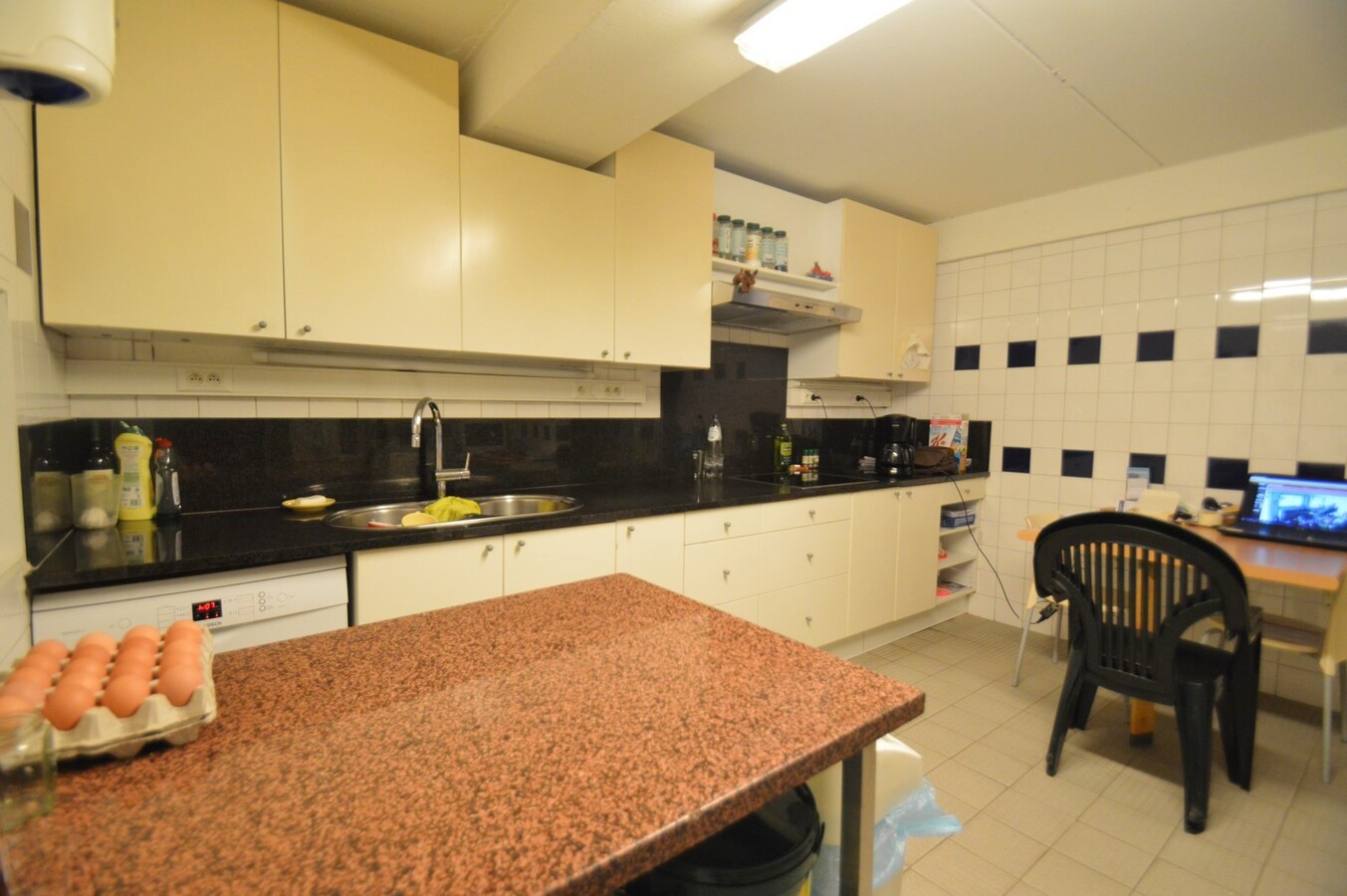 Handelspand vlakbij het strand en zeilclub - Duinbergen 