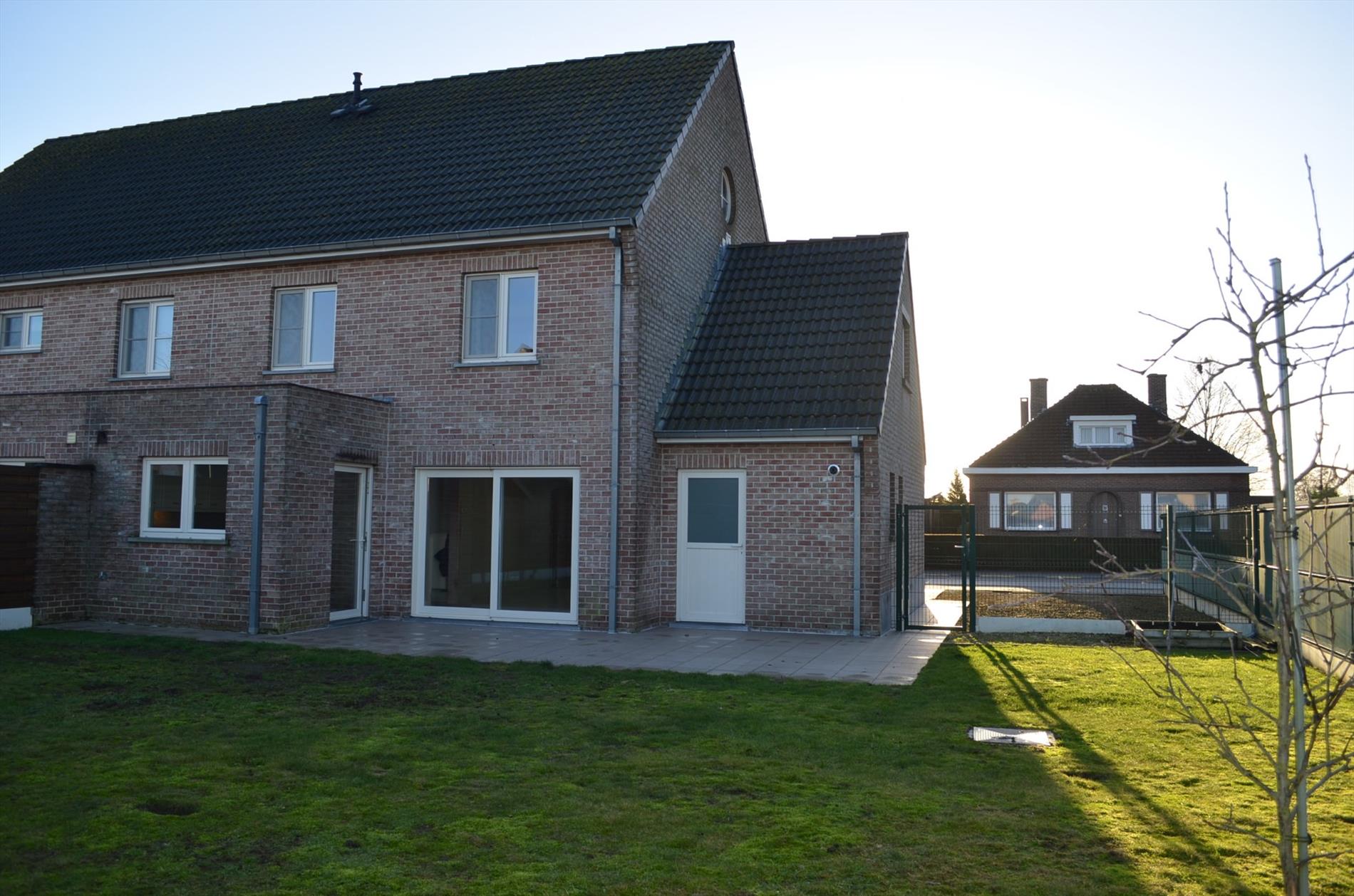 Gezinswoning met 2 slpks (mogelijkheid 3), garage en tuin nabij centrum Maldegem 