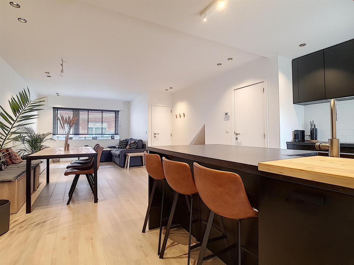 Ruim, knap gerenoveerd 1-slaapkamerappartement  met terras  - Heist 