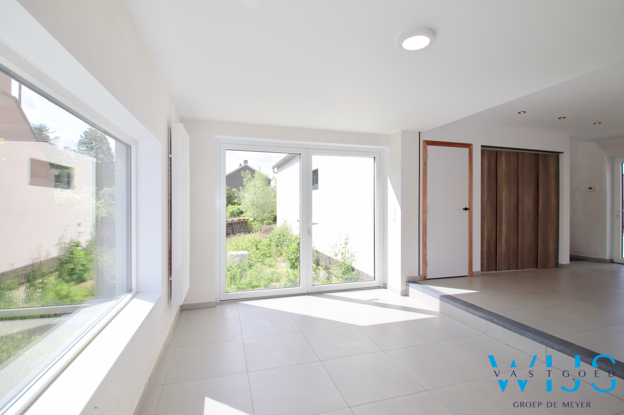 Totaal gerenoveerd woonhuis te Assenede 