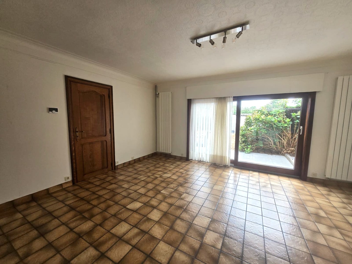 Rustig gelegen, recent gerenoveerde halfopen woning 