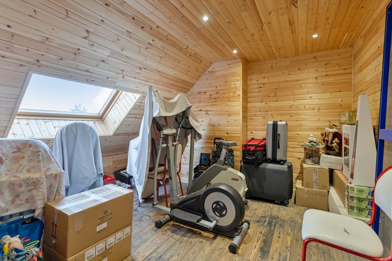 Instapklare burgerwoning met prachtige tuin - 4 slpks 