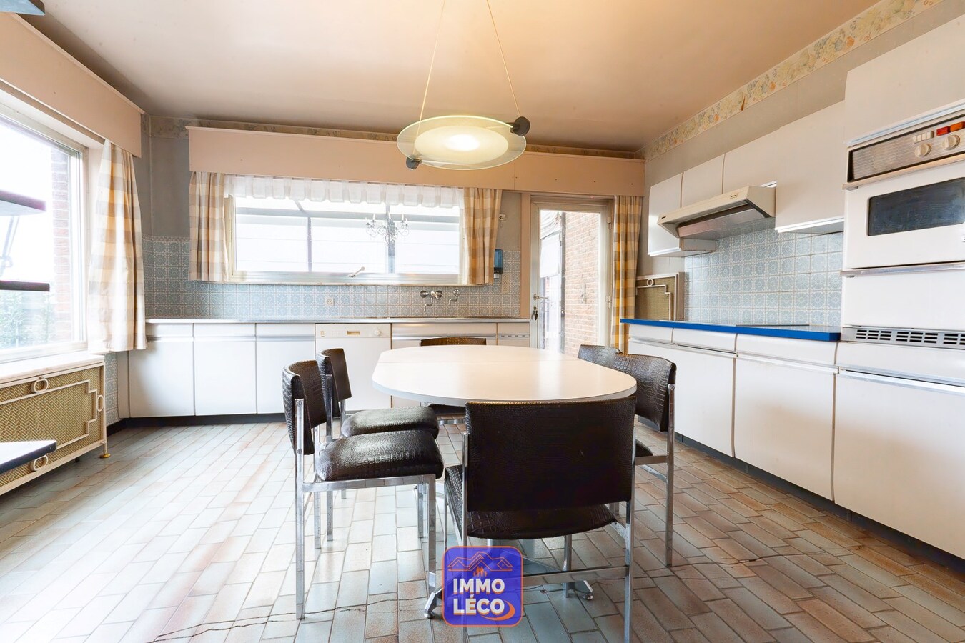 Ensemble immobilier avec maison et deux ateliers/entrepôts, RARE à la VENTE ! 