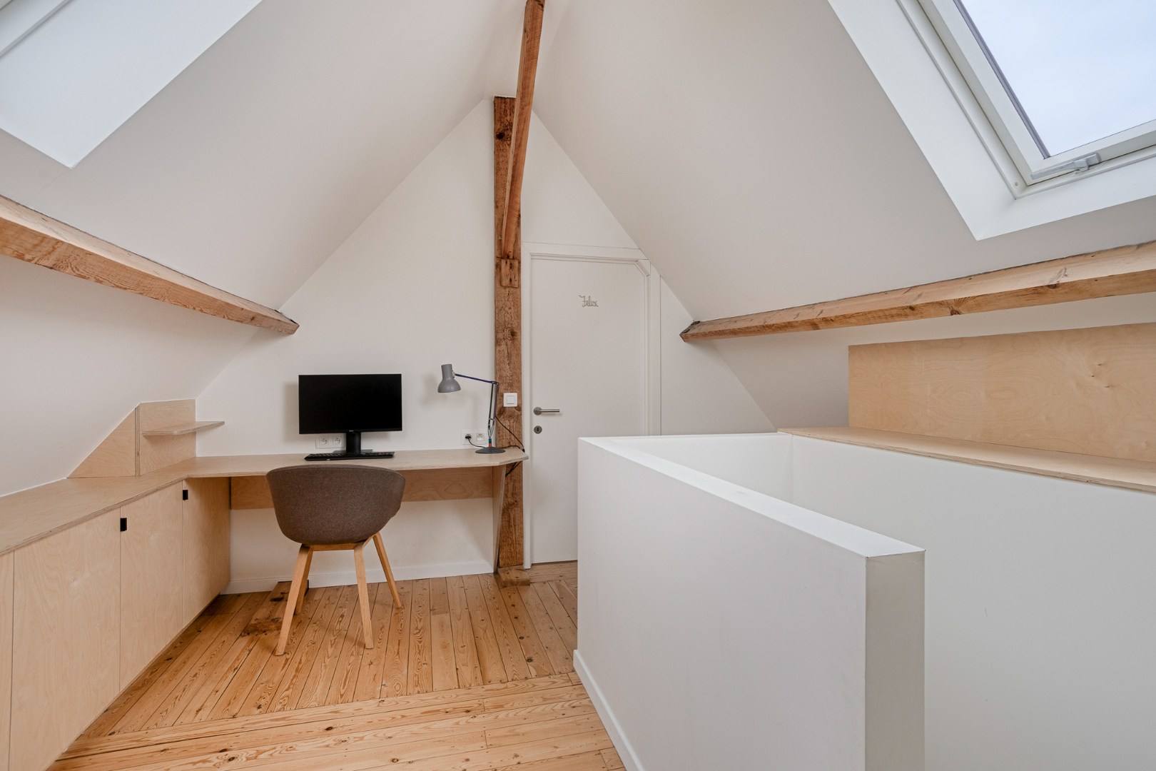 Authentieke en karaktervolle VILLA in residentiële, groene omgeving 1650 BEERSEL 