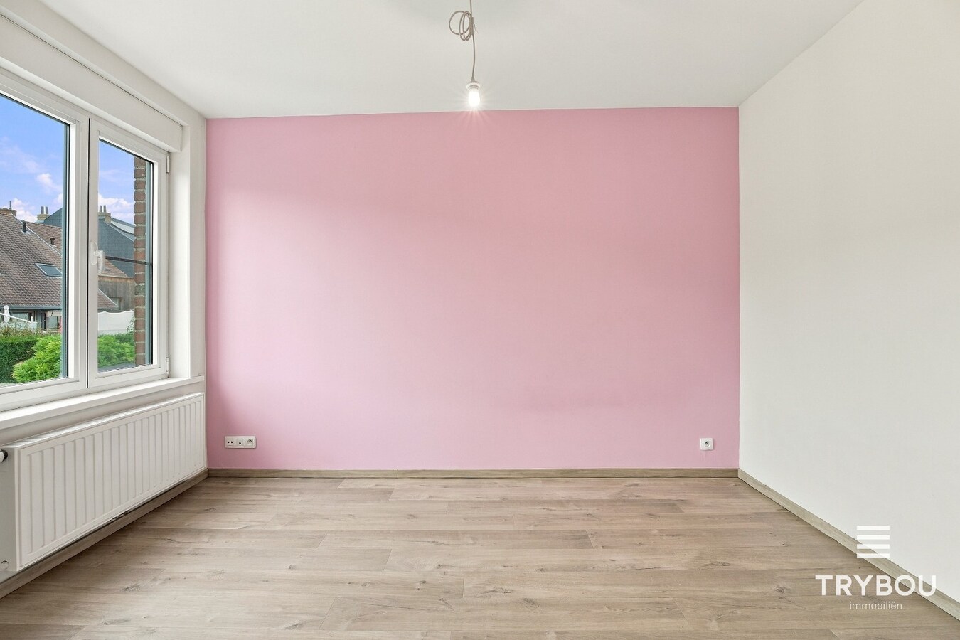 Ruime rijwoning in het centrum van Ieper! 