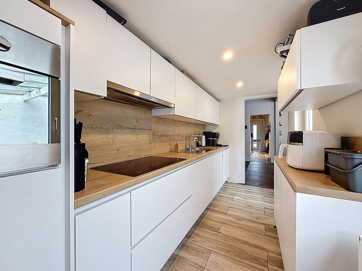 Grotendeels gerenoveerde woning met tuin te Aalst 