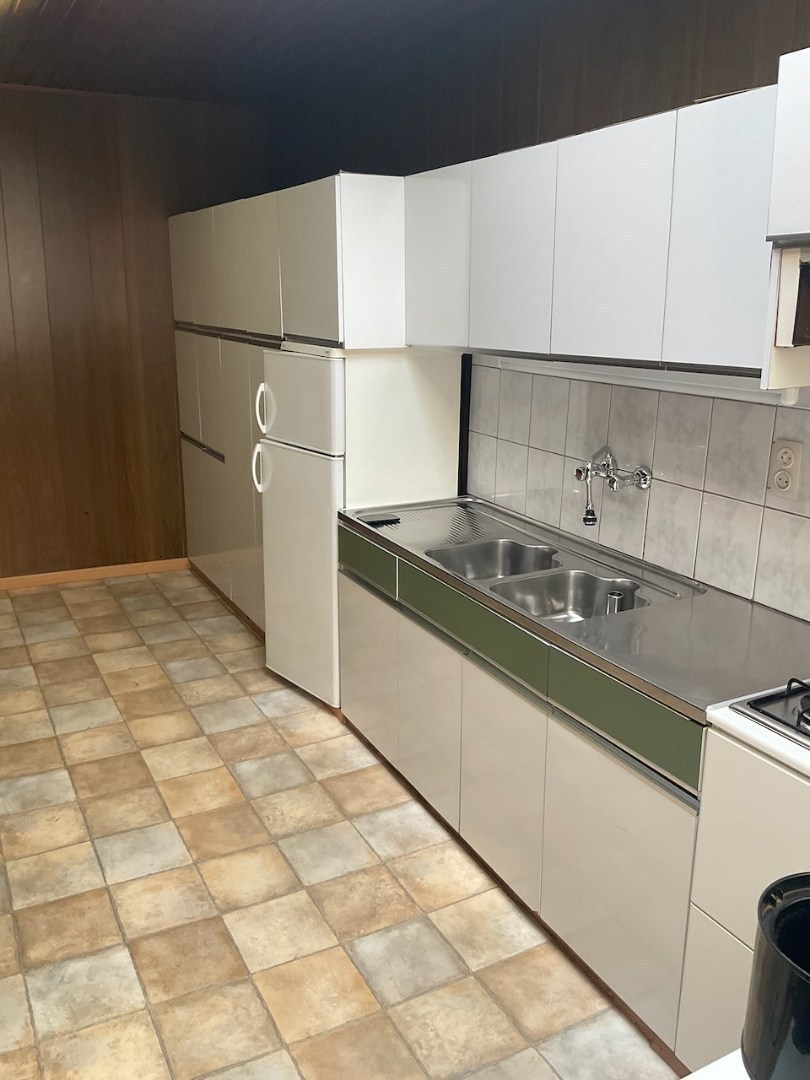 Te renoveren zes slaapkamer appartement 