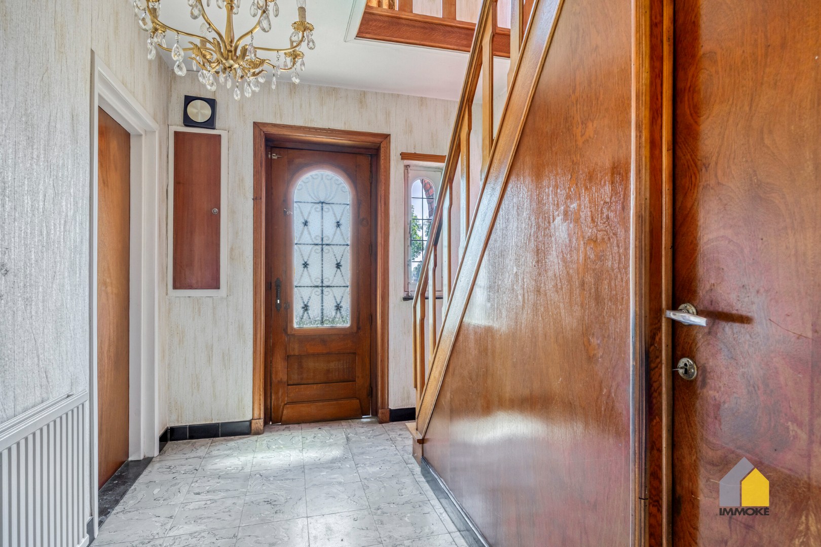 Karaktervolle, halfvrijstaande woning op 7a 31ca met aangrenzend weiland 16a 50ca. 