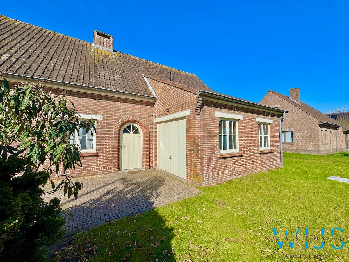 Instapklare gezinswoning met 4 slaapkamers in woonwijk te EVERGEM ! 