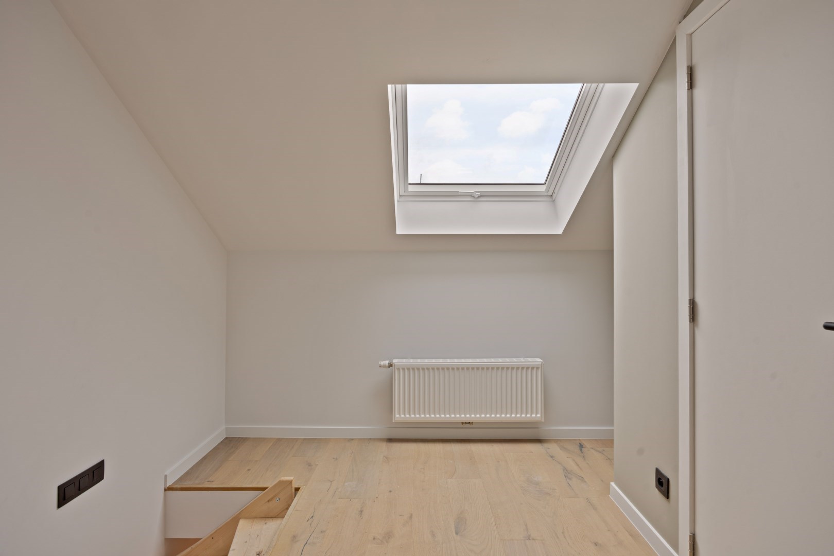 Volledig gerenoveerde en gemeubelde studentenkamers met privé-sanitair. 