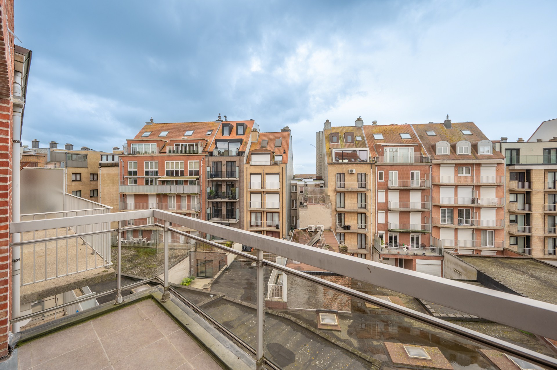 Exclusief gerenoveerd appartement met 3 slaapkamers te koop vlak bij het Albertstrand en het Rubensplein 