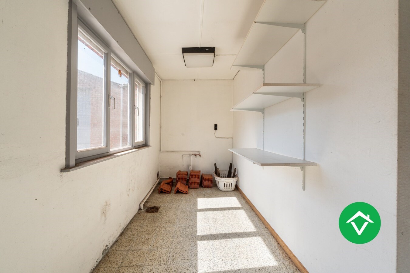 Instapklare woning met 4 slaapkamers en loods te Koekelare 